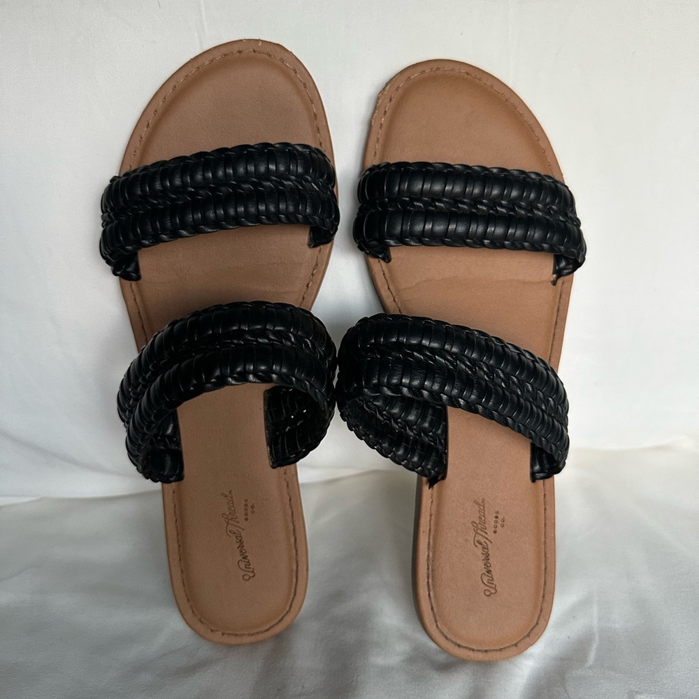 Universal Thread‎ Black and Tan Sandals